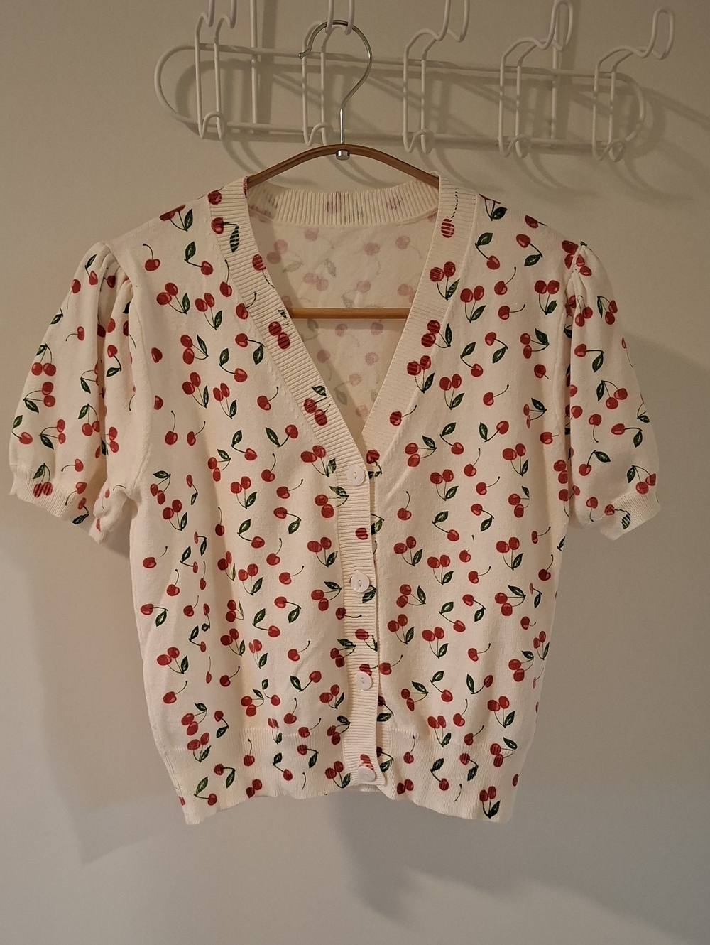 Retro/Pin-up White & Cherry Print Puff-sleeve V-neck Ribbed Cardigan (Size XS/S)